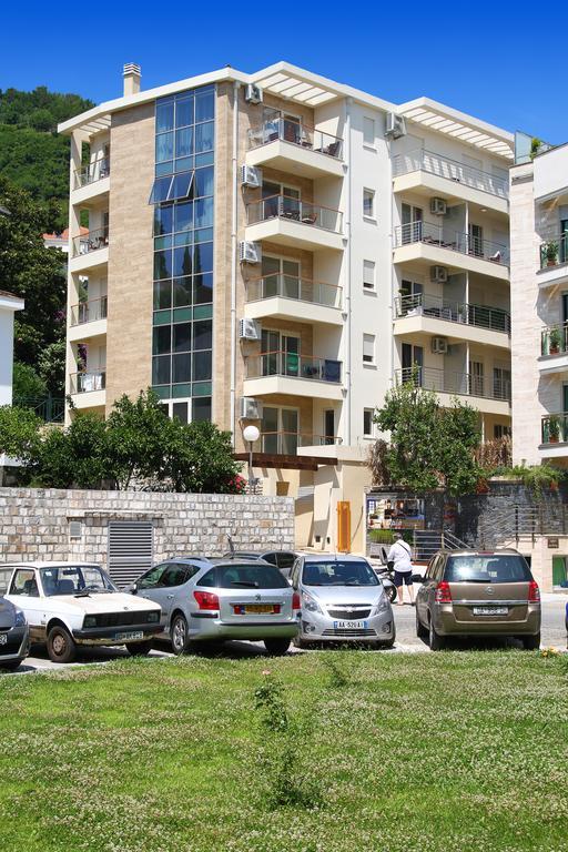 בודווה Sarap Apartments מראה חיצוני תמונה